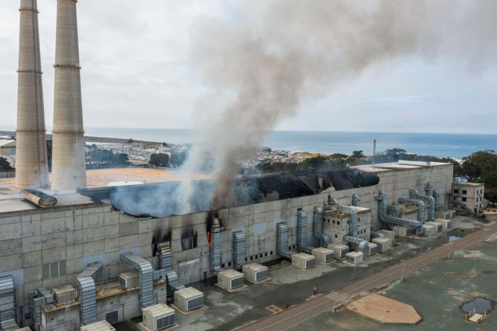 Fire in the world's largest battery facility is a clean-energrybackback