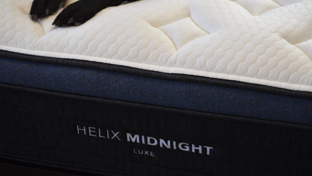 Helix Midnight Luxe 5-Month Review: My Boyfriend and I Finally Found a Bed We Agree On