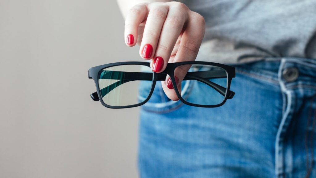 How do you get an eye exam, glasses and contacts without insurance