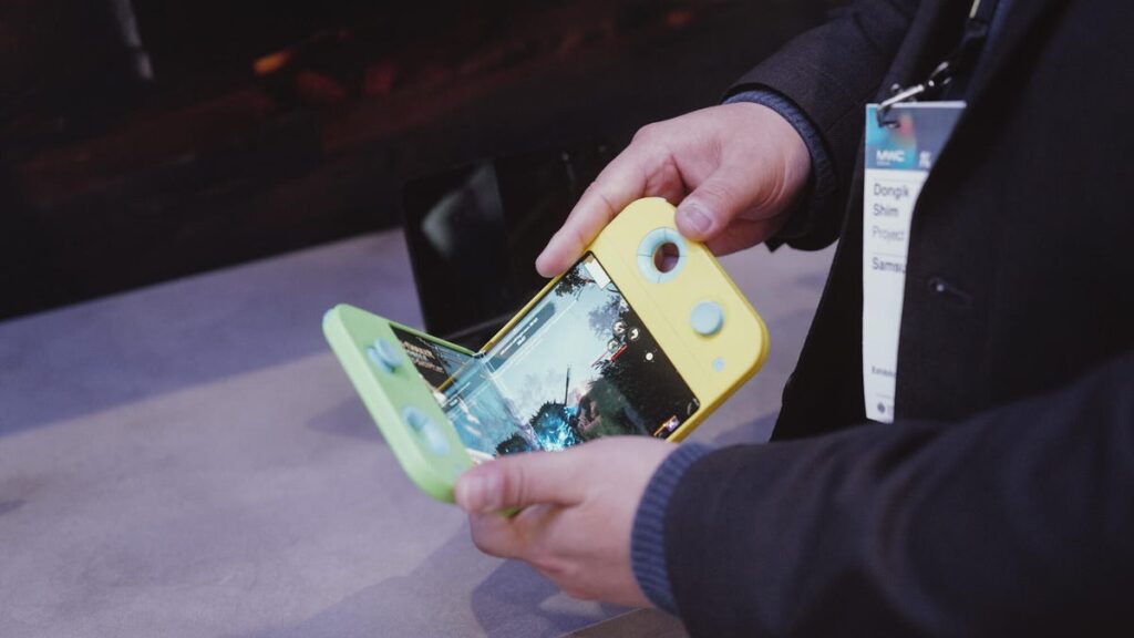 Samsung showing from the ordering Pincer phone, folds consoles and flexi-baskets concepts